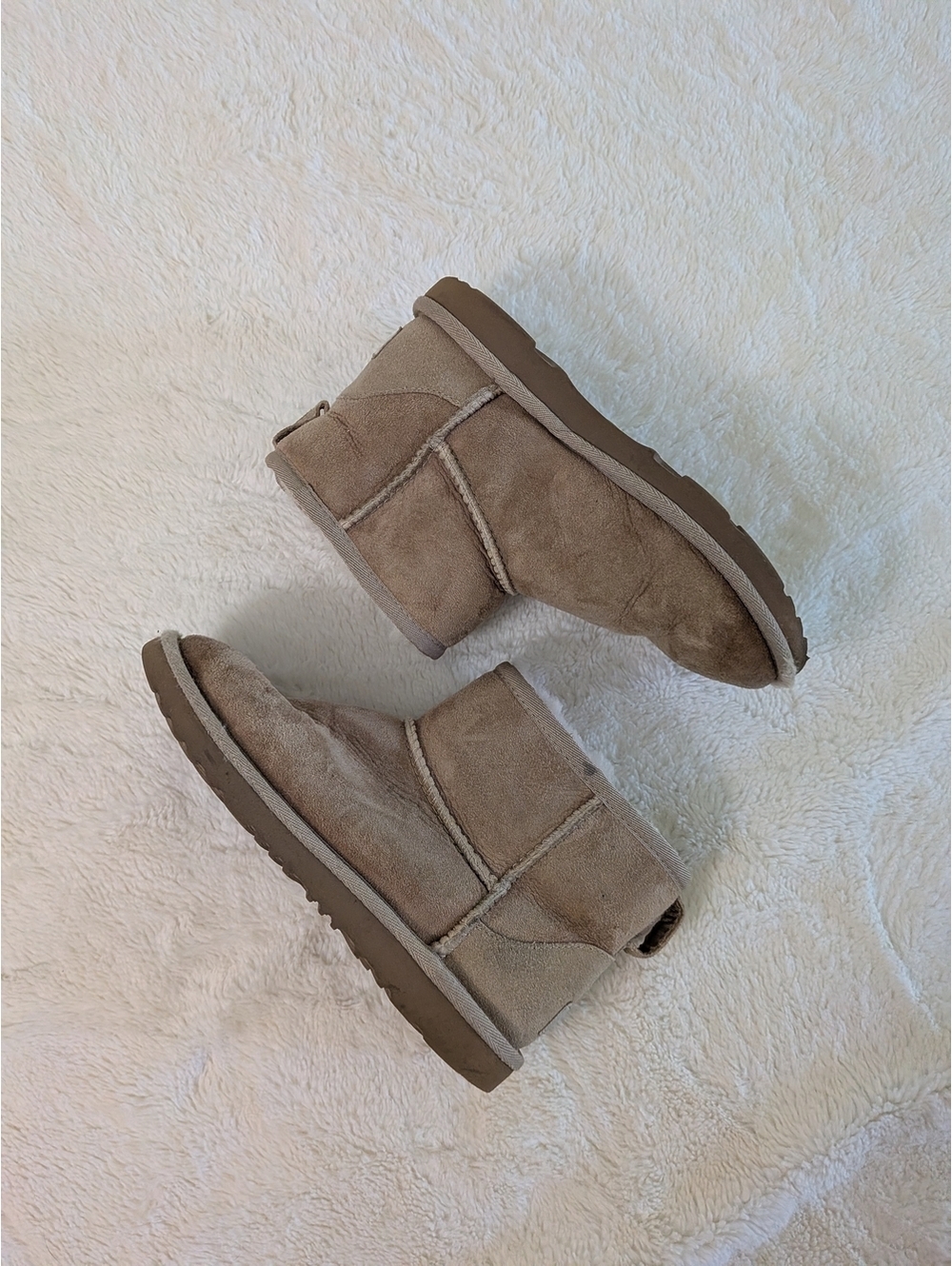 UGG Classic Ultra Mini Boots Caribou Suede Big Kids Size 3 (Fits Women’s 5) Cozy